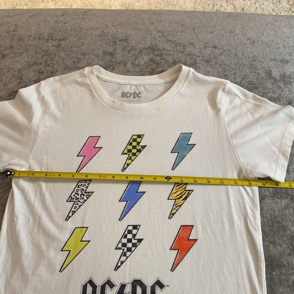 AC/DC white T-Shirt size medium. {266} - Picture 5 of 7